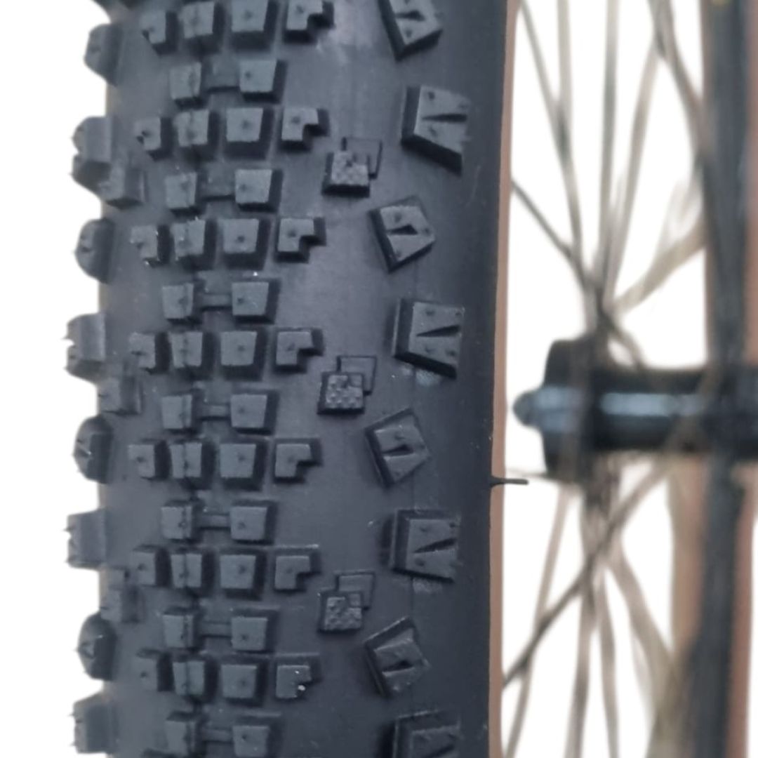 cubierta-700x45-innova-bk-gum-550-grs-700x45c-especial-gravel-60-tpi